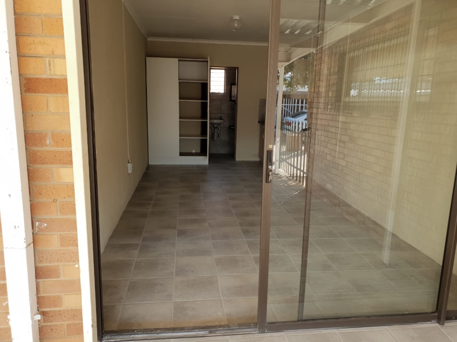 To Let 1 Bedroom Property for Rent in Meiringspark North West
